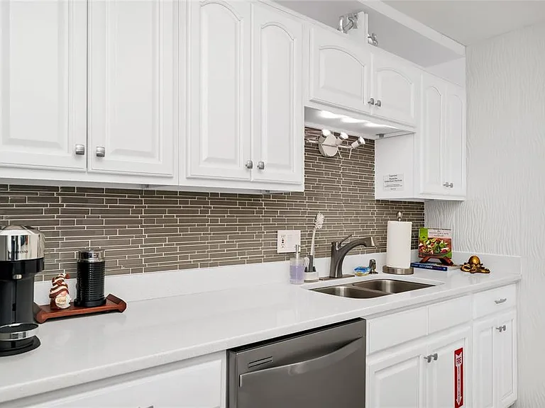 363 Harbor Dr — Photo 10