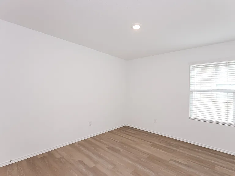 2839 Ruby Xing — Photo 12