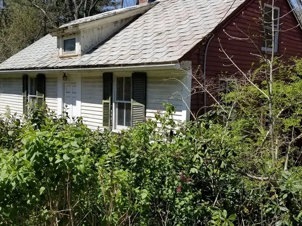 16 Amherst Rd, Amherst, MA 01002