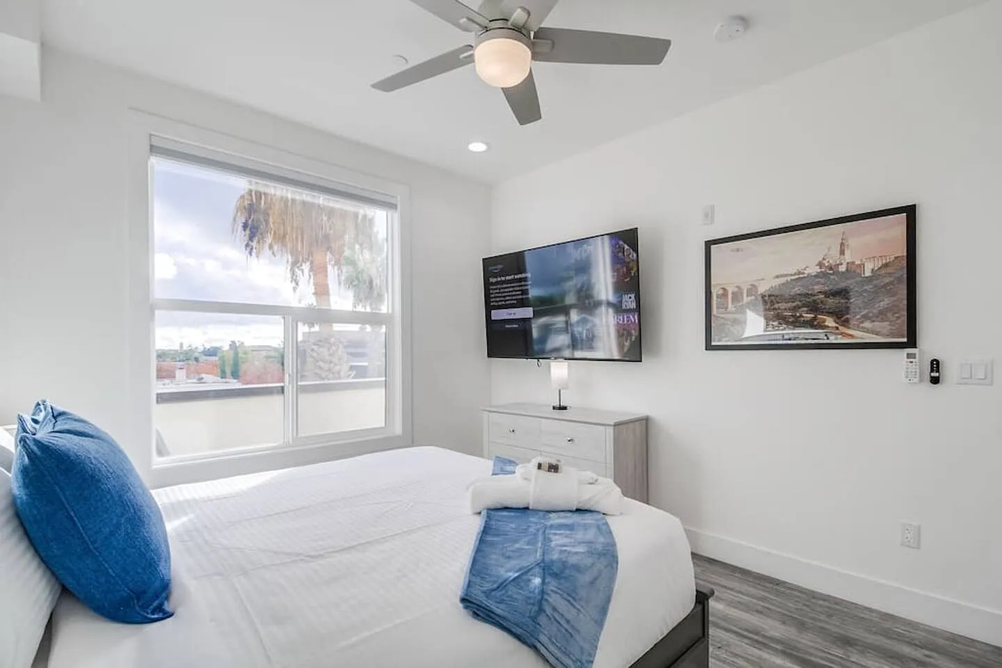 2 bed, 2.5 bath, 1400 sqft, $5,000 — Photo 3