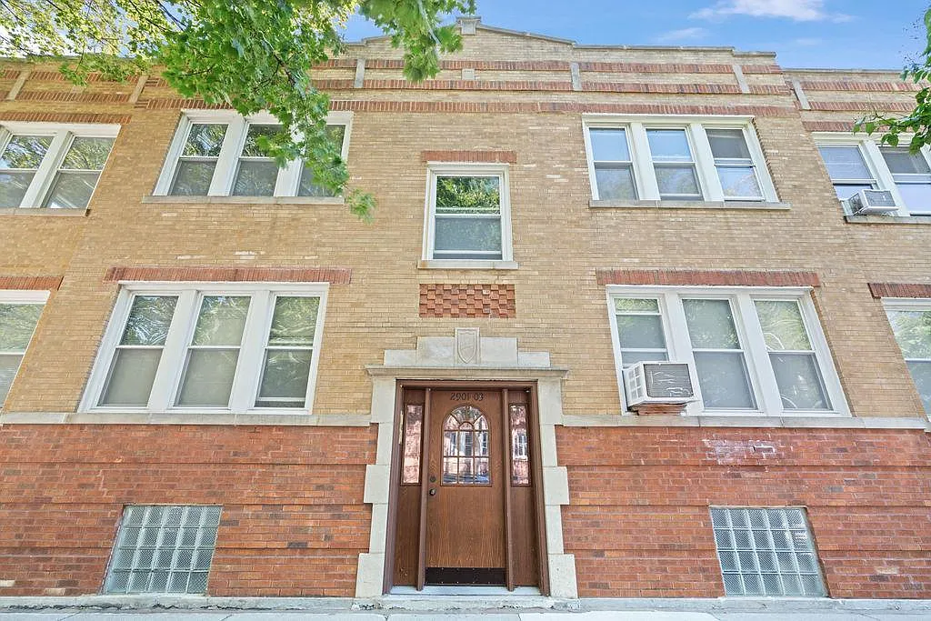 2 bed, 800 sqft, $2,100 — Photo 1