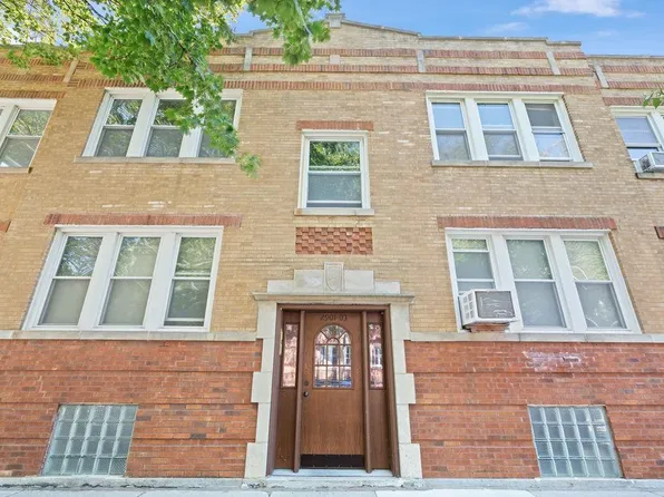 2901 W Grace St #2, Chicago, IL 60618