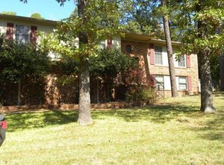 4 Farmington Ct, Little Rock, AR 72227