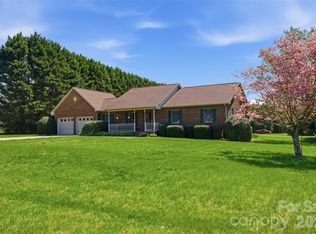 112 Mobeal Ln, Statesville, NC 28625