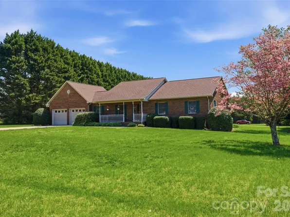 112 Mobeal Ln, Statesville, NC 28625