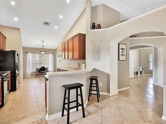 5th image of 6823 Waterton Dr