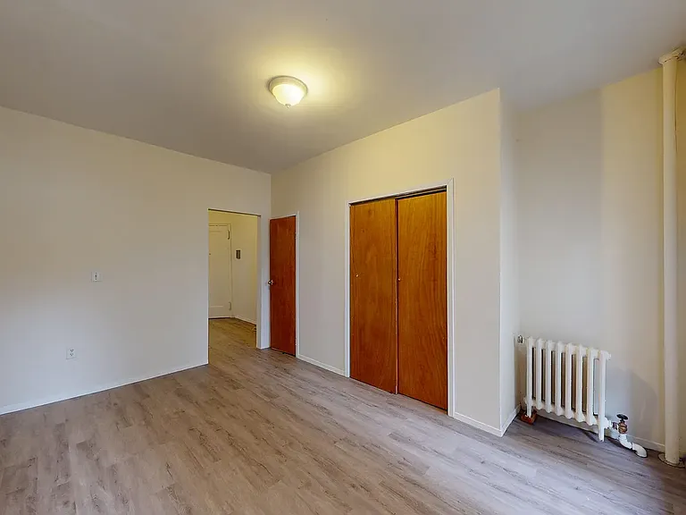 403 E 70th St #6 — Photo 3