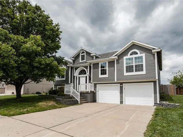 12106 E 214th St, Peculiar, MO 64078