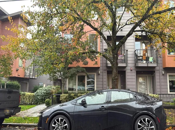 8084 N Burlington Ave, Portland, OR 97203