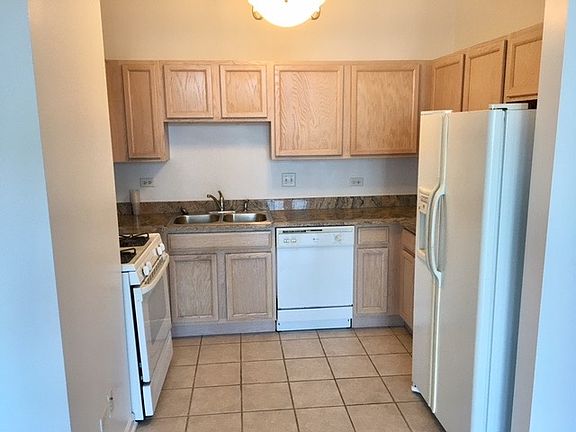 2nd image of 340 W Superior St #4-05