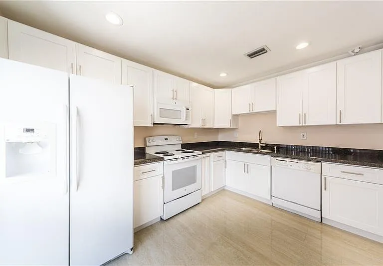 1343 Hampton Blvd — Photo 1