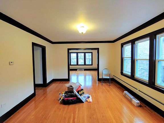3rd image of 5805 W Cullom Ave #2