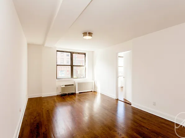 255 W 14th St APT 5A, New York, NY 10011