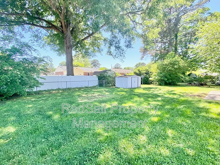 10 Westlawn Dr — Photo 4