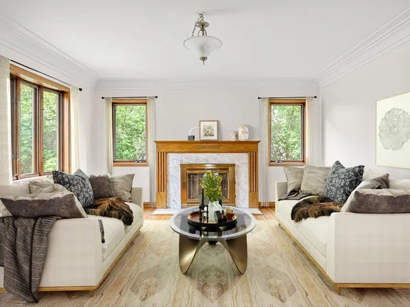 2336 County Road B W, Roseville, MN 55113