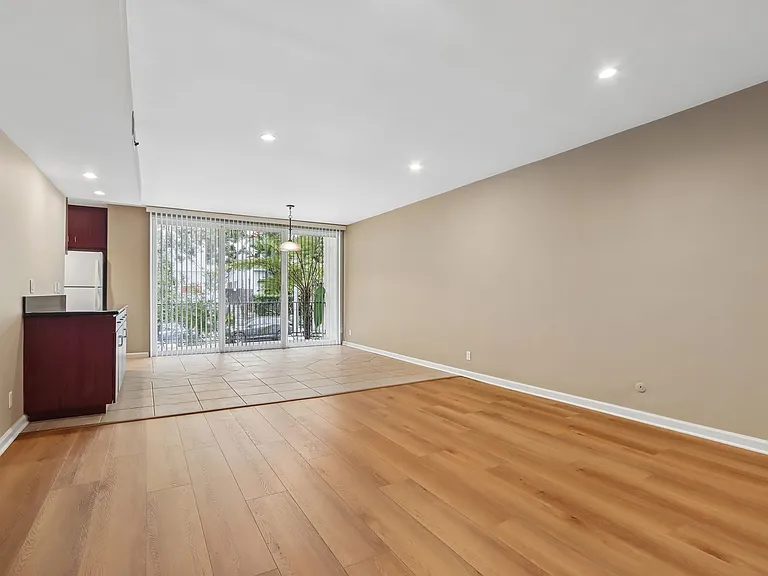 116 N Wetherly Dr — Photo 29