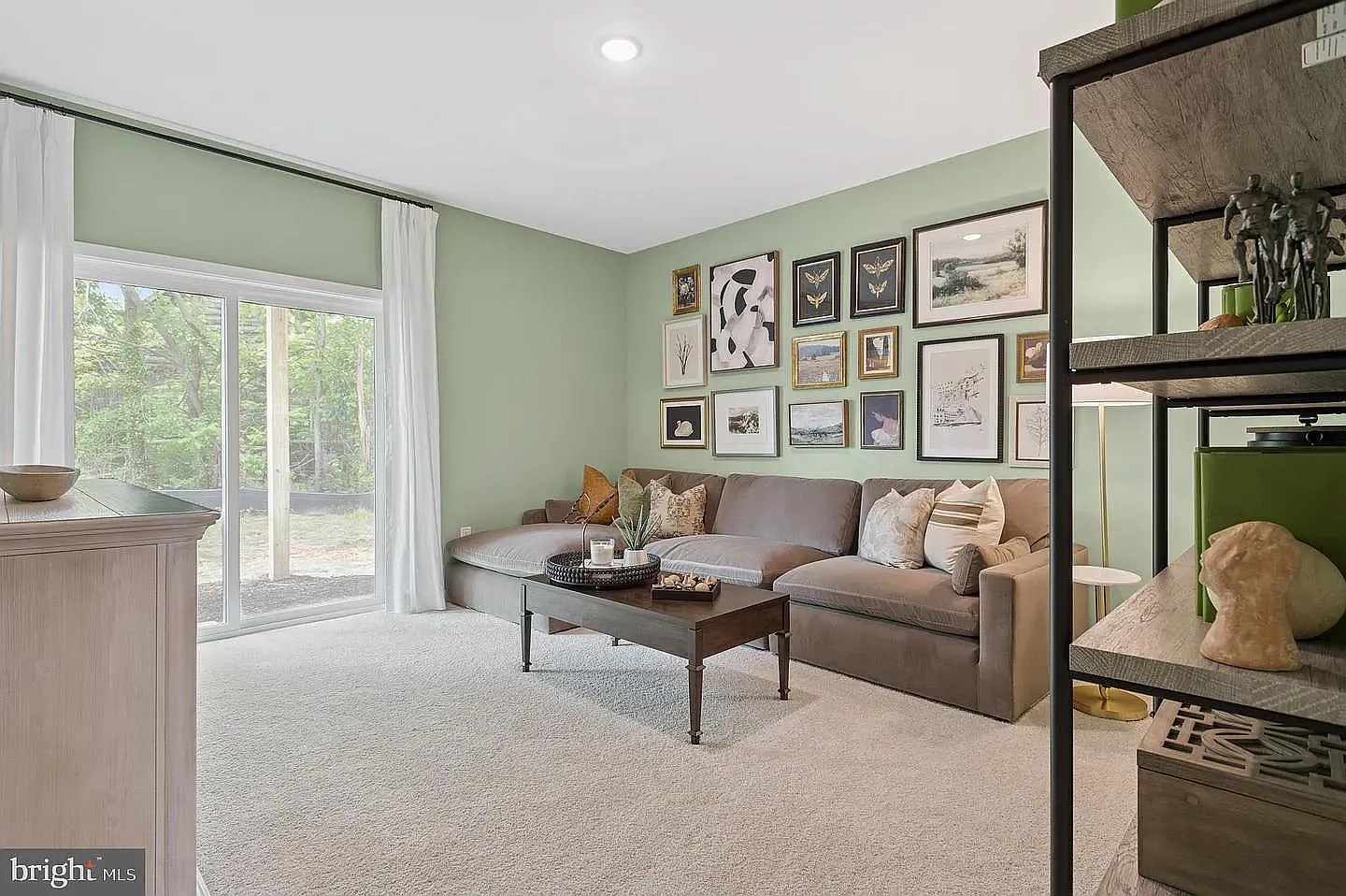 3 bed, 1927 sqft, $3,200 — Photo 2