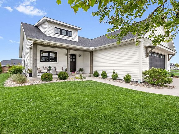 3rd image of 1617 Autumn Blaze Ln