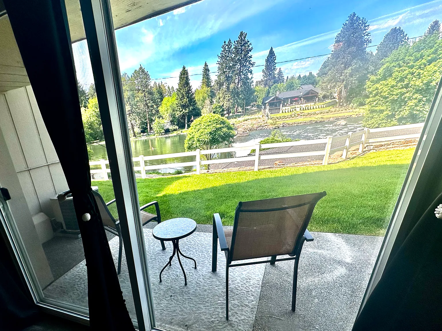Studio, 425 sqft, $2,100 — Photo 2
