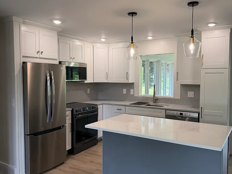 8901 M 72 E — Photo 2