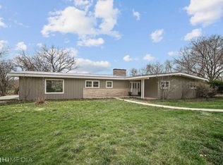 40W961 Crooked Ln, St Charles, IL 60175