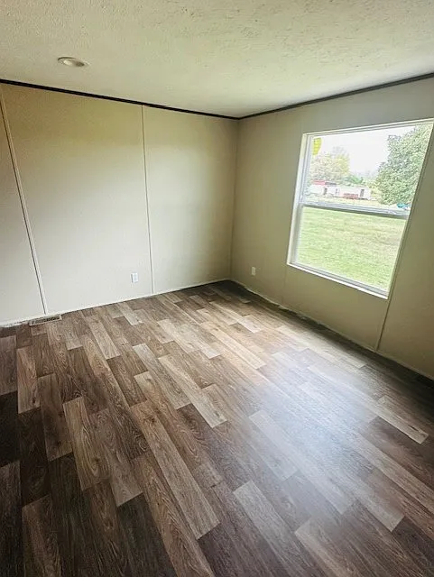3 bed, $1,400 — Photo 4