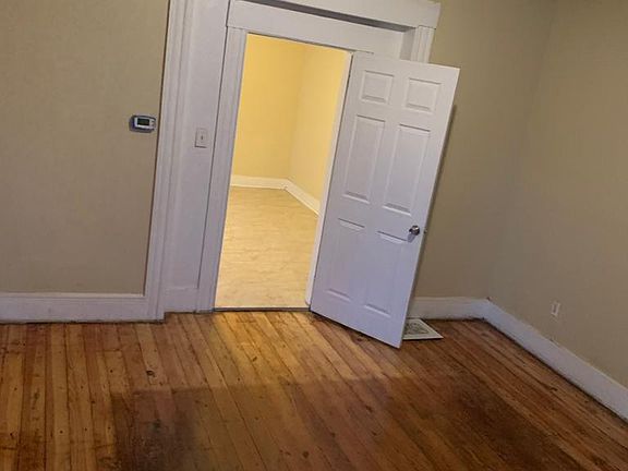4th image of 417 Wood Ave