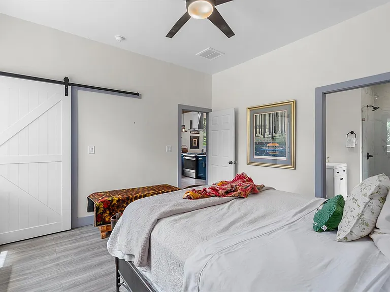 514 Wyeth St — Photo 17