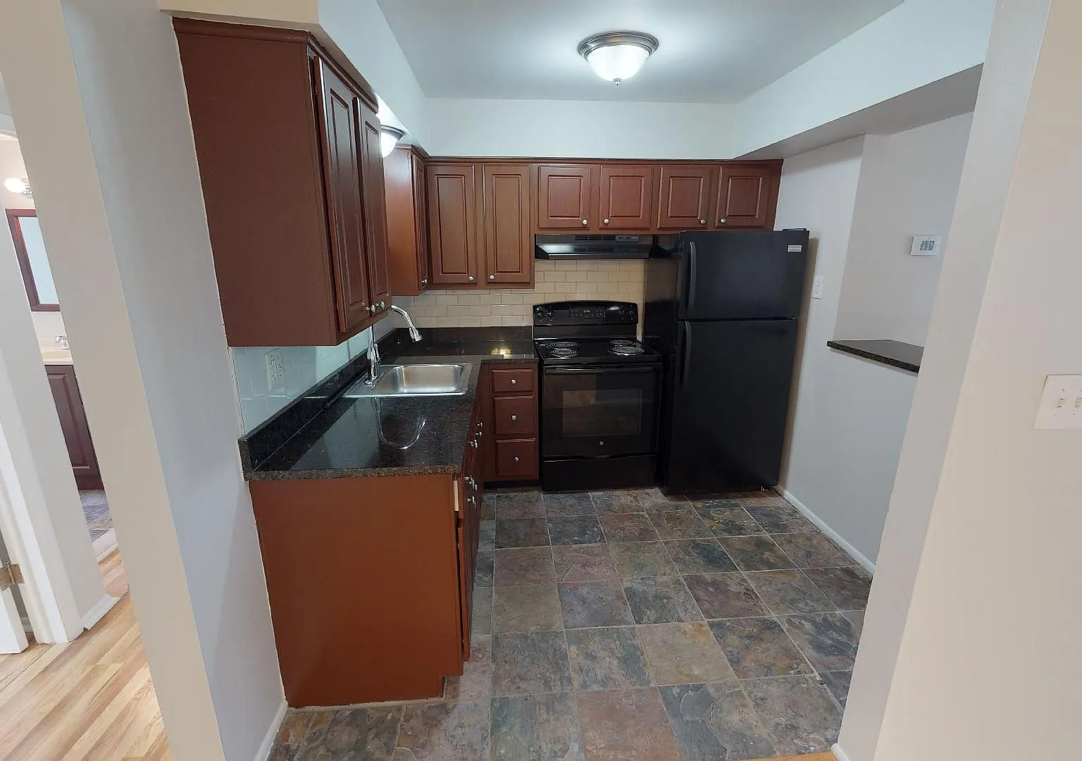 Windemere Apartments — Photo 2