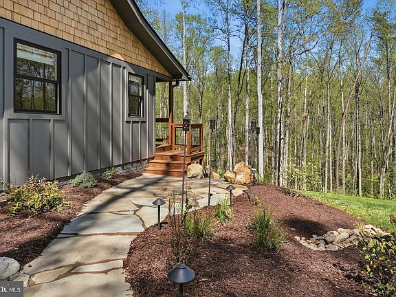 5th image of 677 Weaver Hollow Rd