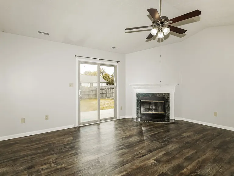 11150 Fall Dr — Photo 4