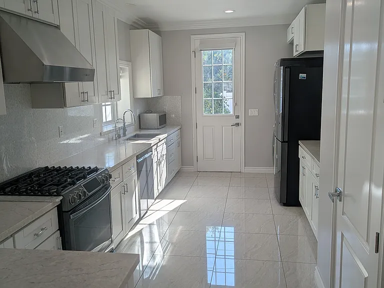 5741 Alessandro Ave — Photo 5