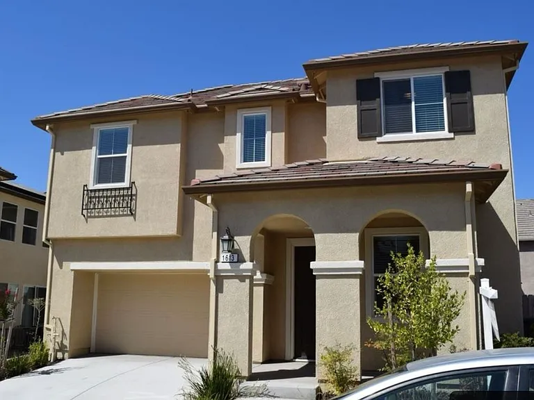 1613 Viburnum Ln — Photo 1