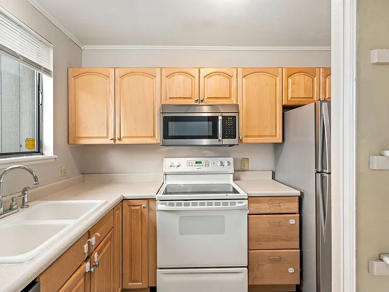 1610 Westbridge Dr #18 — Photo 14