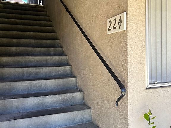 2nd image of 224 El Carmelo Ave #11319402