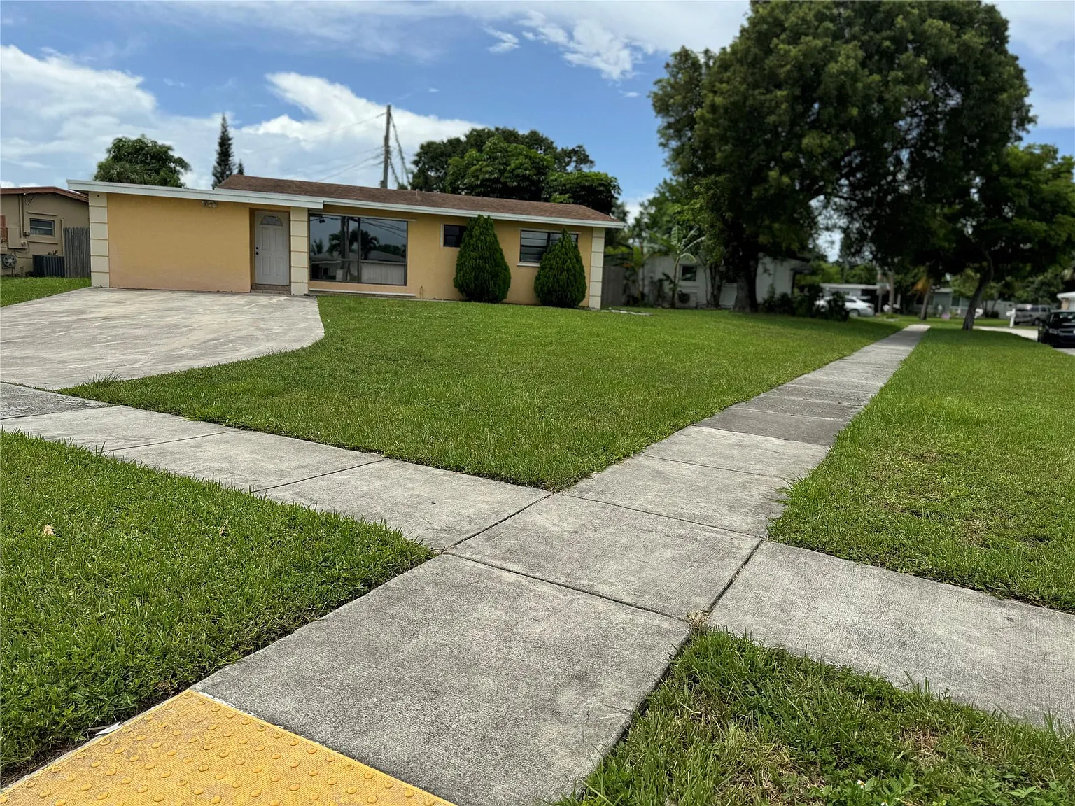 2 bed, 1.0 bath, 1060 sqft, $2,500 — Photo 2