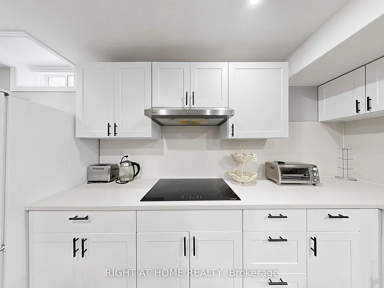 46 Aishford Rd #BASEMENT — Photo 10