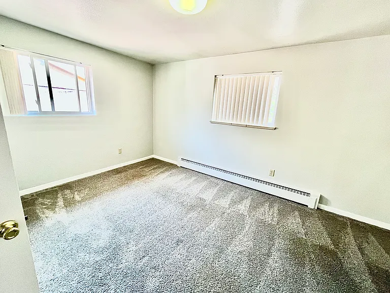244 Laurel St — Photo 13
