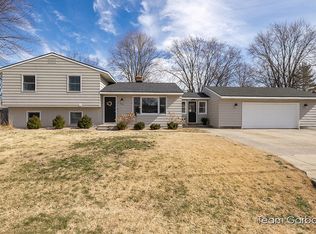 7318 Glendora Ave, Jenison, MI 49428