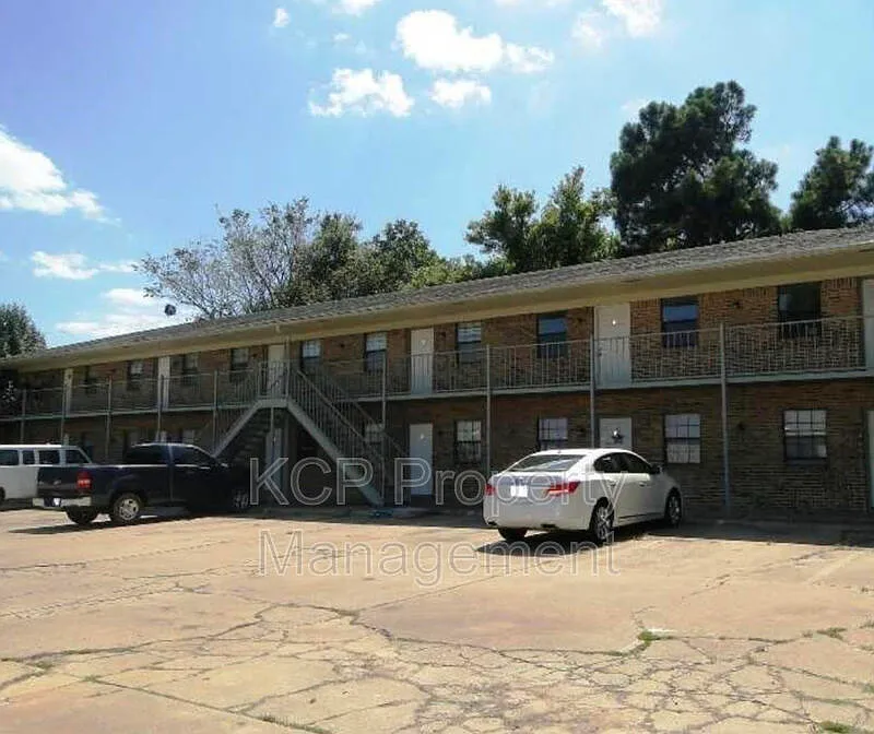 1 bed, 1.0 bath, 1000 sqft, $595 — Photo 1