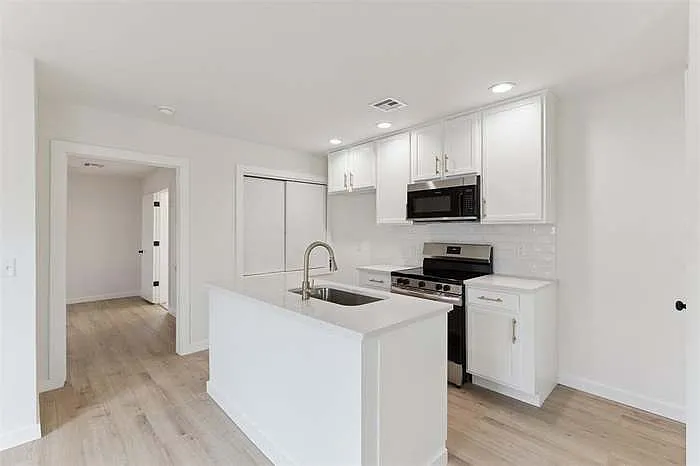 2809 NW 22nd St — Photo 12