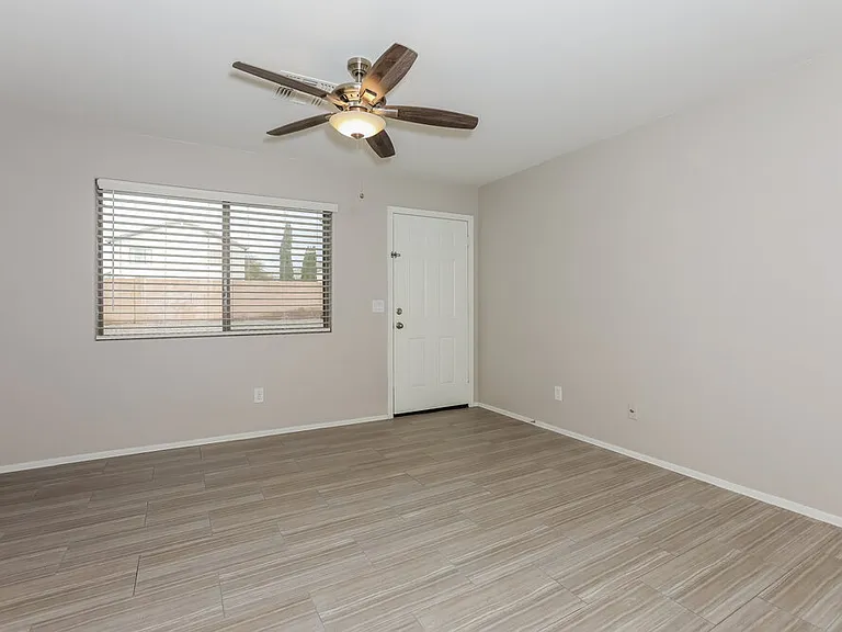 1718 E Daniella Dr — Photo 3