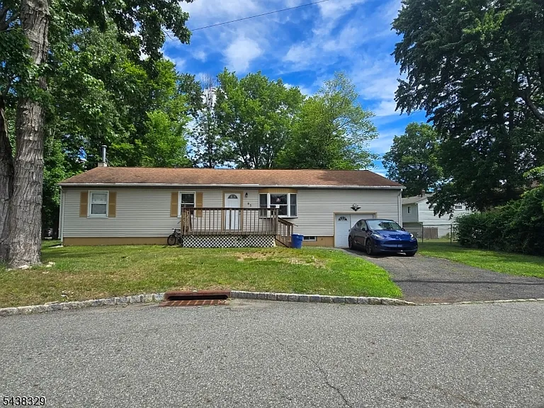 93 Orston Rd — Photo 2