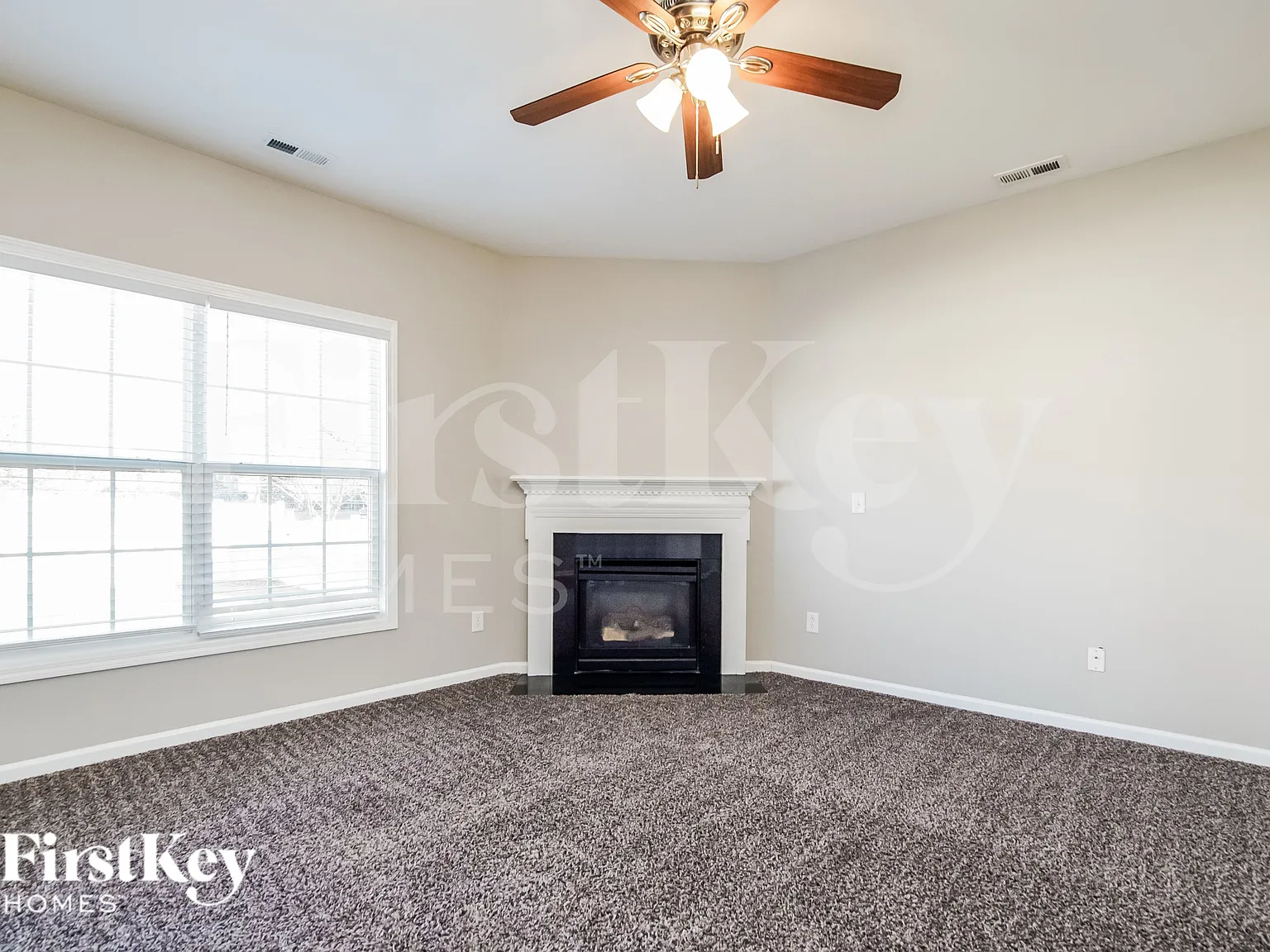 4 bed, 2.5 bath, 1876 sqft, $2,345 — Photo 4