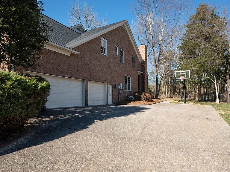 1449 Willowbrooke Cir — Photo 3