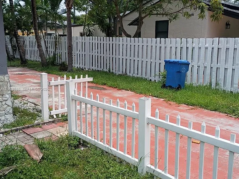 2617 NW 19th Ave — Photo 4