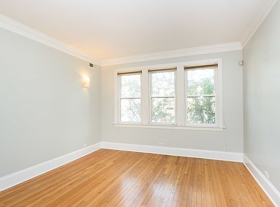 2nd image of 1264 W Winona St APT 1A
