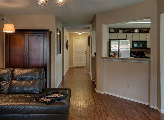 4th image of 1804 Oakmont Ln