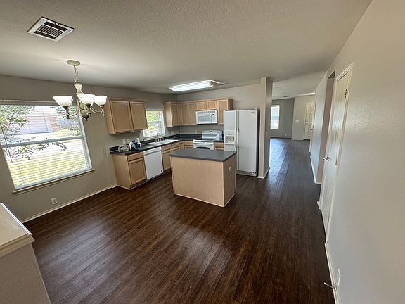 5th image of 4501 Blue Jay Ln