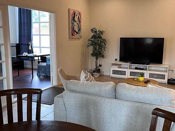 4th image of 1007 Maertin Ln